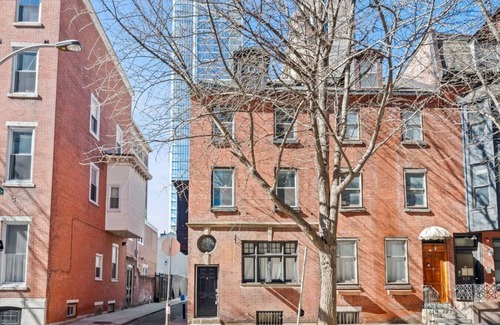 Rittenhouse Row Apartment | Cozy Apt in Center City Very Central Location