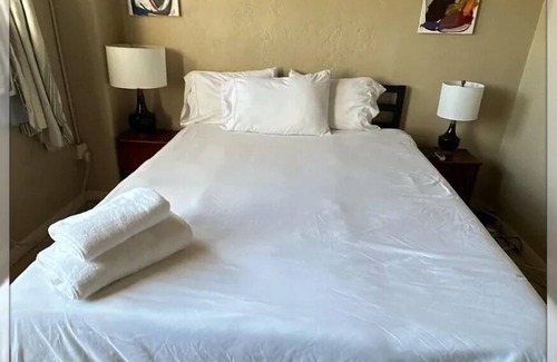 Westlake Apartment | Cozy APT in the Heart of DTLA!