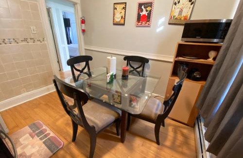 West New York Apartment | Cozy apt in WEST NY, NEW JERSEY, at 2 bloks from bus stop-15 minutes 2NY 7MINUTES VIA NYWATERWAY FERRY-BETTER CAN'T BE!