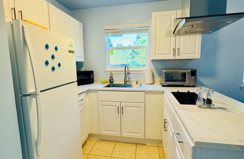 Florida Panhandle Apartment | Cozy Apt King Bed w Laundry 25 to Beach Unit #C