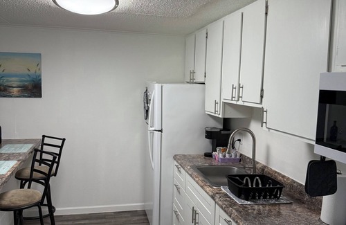 Golden Glades - The Woods Apartment | Cozy Apt min to Mayo, Beaches, Free Wi-Fi, Coffee, Tea & Wine