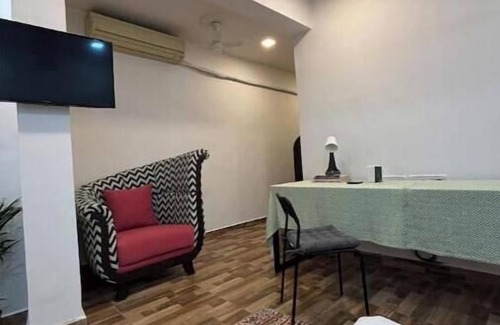 Khar Apartment | Cozy Apt off Carter Rd Bandra W
