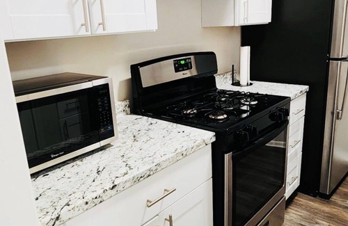 Georgetown House | Cozy Arose (VRBO)- walk to the square and trails!