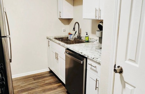 Georgetown House | Cozy Arose (VRBO)- walk to the square and trails!