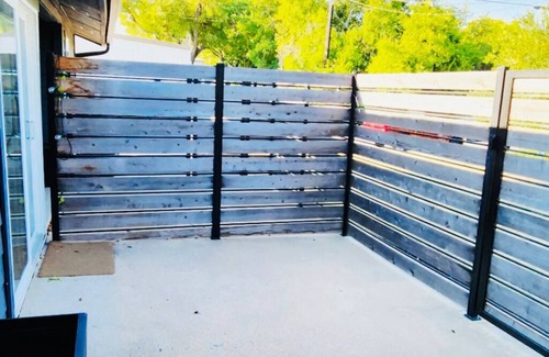 Georgetown House | Cozy Arose (VRBO)- walk to the square and trails!