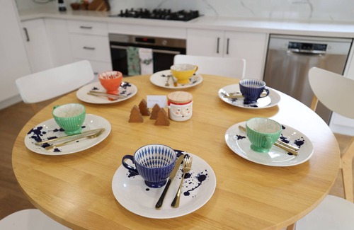 Mount Waverley House | Cozy & Art Retreat @ Mt Waverley