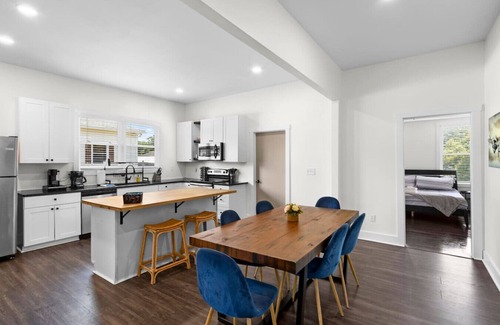 Judson House | ~Cozy Artsy~Home in West GVL + Pet Friendly + Desk