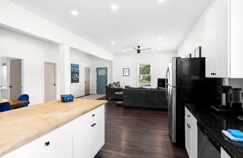 Judson House | ~Cozy Artsy~Home in West GVL + Pet Friendly + Desk