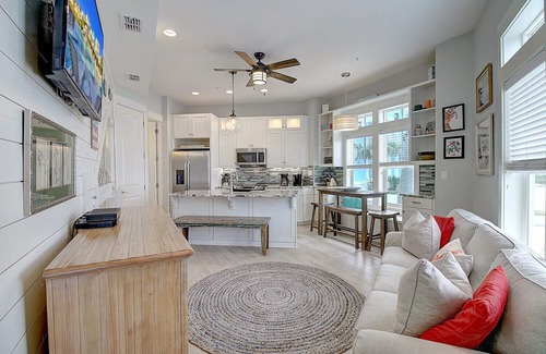 Cinnamon Shore House | Cozy, Artsy Townhome@Cinnamon Shore w/Resort-Like Amenities Galore!