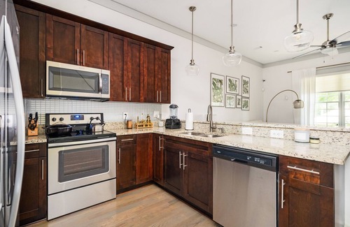 Hapeville House | Cozy Atlanta Airport Townhome with EV Charger!
