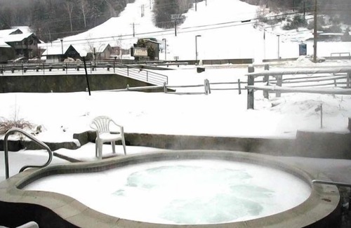 Bartlett Condo | Cozy Attitash Mountain Village Condominium