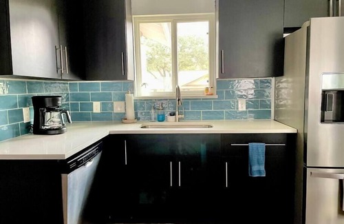 North Austin Civic Association House | Cozy ATX Treasure. Private Yard + Patio