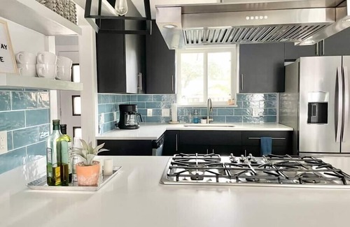 North Austin Civic Association House | Cozy ATX Treasure. Private Yard + Patio