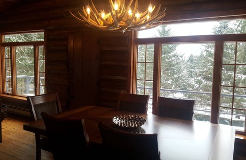 Ellicottville Cabin | Cozy authentic log cabin home minutes from Holimont/Holiday Valley.