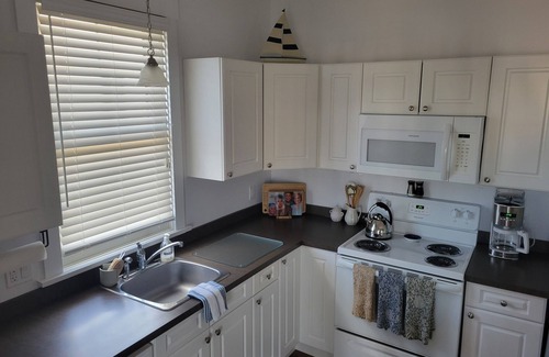 Cherry Valley House | Cozy Autumn Escape in PEC - Fall Foliage, Wineries, Pumpkinfest!