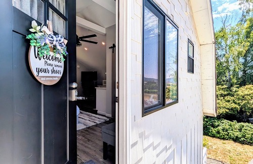 Salem Apartment | Cozy Barn Cottage Retreat nestled in the vineyards of Eola-Amity Hills