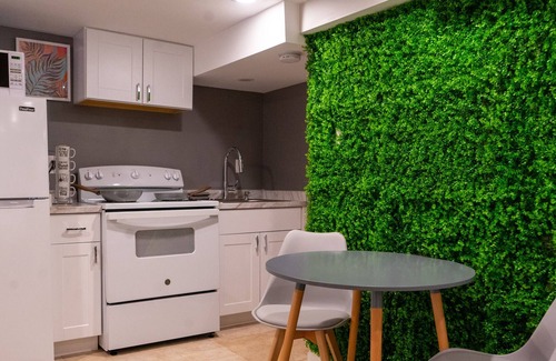Bellevue Apartment | ★Cozy Basement Studio FREE Parking W/ Lounge Area★
