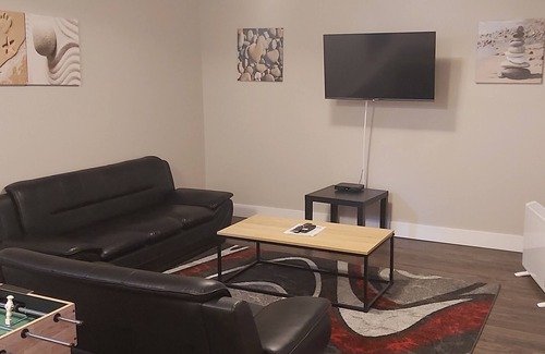 Northeast Edmonton House | Cozy Basement Suite