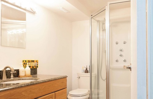 Leduc House | Cozy basement suite