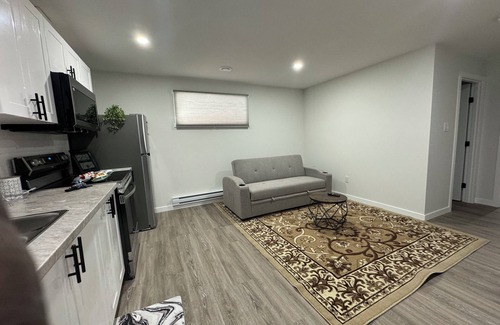 Regina House | Cozy Basement Suite
