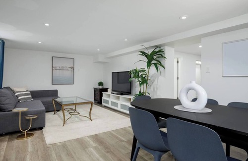 Dunbar House | Cozy Basement suite Near UBC, Kits, and DT