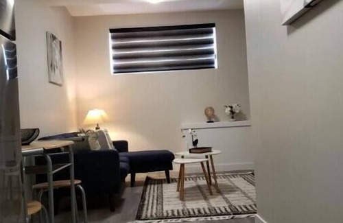 St. James House | Cozy basement suite near Airport