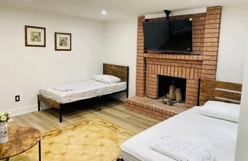 Vaughan House | Cozy Basement Suite Near Hwy 400