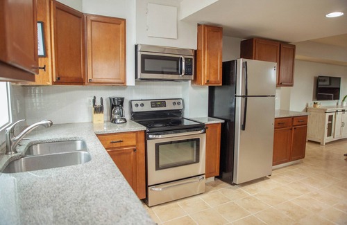 Edgewood Apartment | Cozy Basement Suite with Full Kitchen, Walk to Edgewood