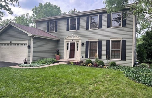 Batavia House | Cozy Batavia Residence on Prairie Path with Grand Garden