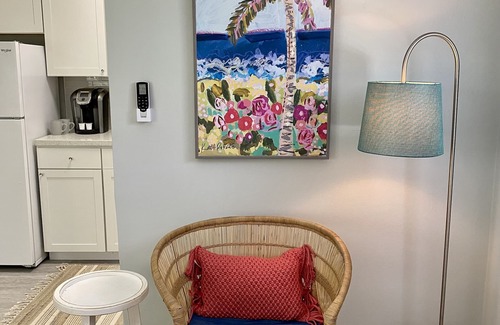 Lauderdale-by-the-Sea Apartment | Cozy Beach Apt - steps to the beach ☀️
