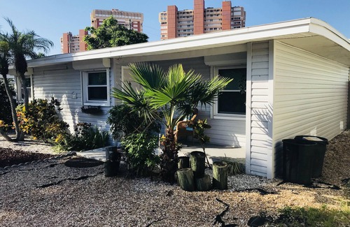 Sunset Reef House | Cozy Beach Bungalow on the Beach, 2Bedroom, 2Bathroom, Sleep 7