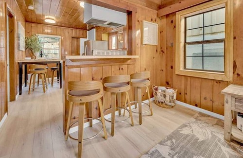 Central Mission Beach House | Cozy Beach Cabin, Steps from Beach/Bay!