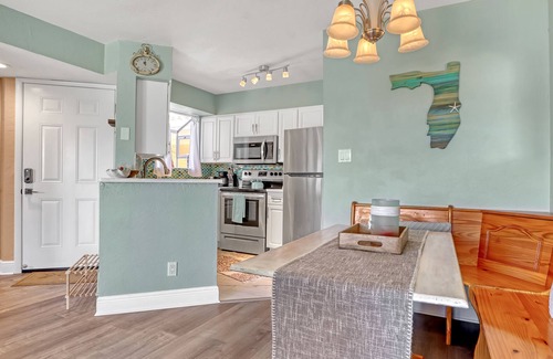 Ocean Side Village Condo | Cozy Beach Condo-Half mile to beach-King size bed!