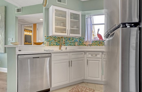 Ocean Side Village Condo | Cozy Beach Condo-Half mile to beach-King size bed!