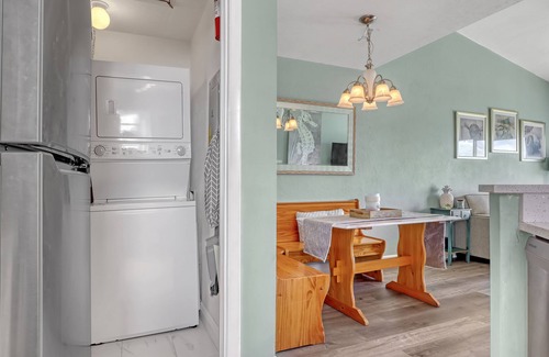 Ocean Side Village Condo | Cozy Beach Condo-Half mile to beach-King size bed!