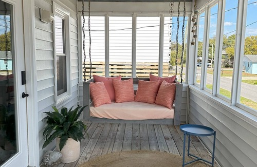Colington House | Cozy beach cottage nestled between the sound and sea!