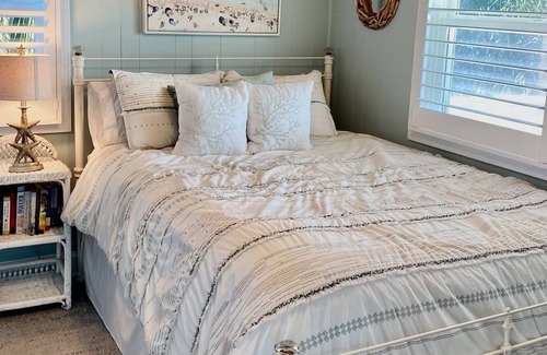 Long Beach Cabin | Cozy Beach Cottage with Beach & Canal Views, Steps from the Ocean ·