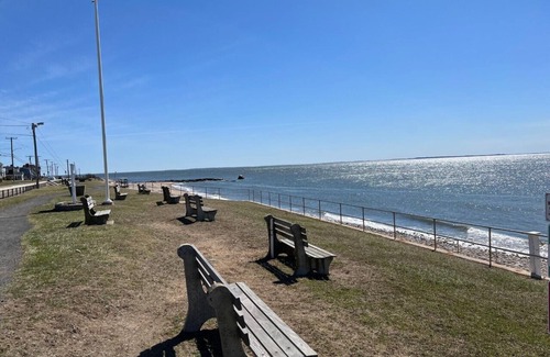 Old Saybrook House | Cozy Beach House - 5 min walk! to Knollwood Beach