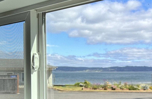 Poulsbo Cottage | Cozy Beach Retreat-Hood Canal & Olympic Mountain Views