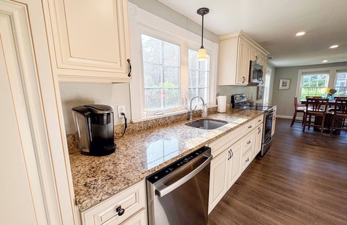 Niantic House | Cozy beach retreat in Niantic's Black Point Beach