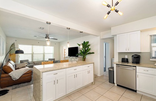 Convair Cove House | Cozy Beach Retreat: Walk to Cocoa Beach