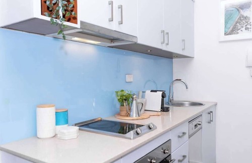 Sydney Apartment | Cozy beachfront studio with aircon