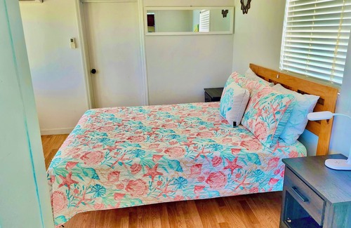 Tar Bay Apartment | Cozy Beachfront Suite with balcony