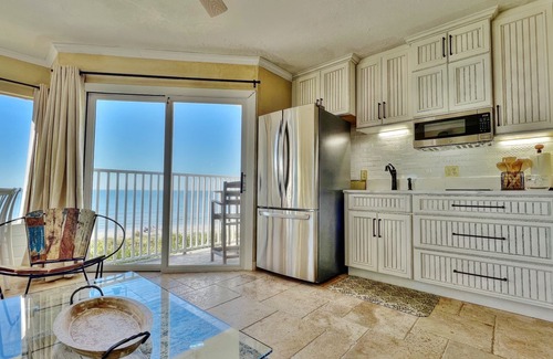 Belleair Beach Condo | Cozy Beachfront Retreat right on the Sand, Sparkling Pool, & Charming Coastal Flair!