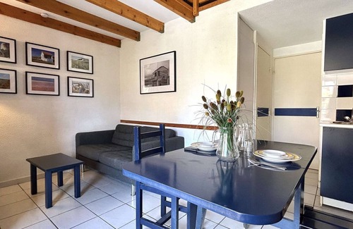 Les Ayguades House | Cozy Beachside Retreat: 2-Room Bungalow with Mezzanine, Pool, Parking, Near Shops & Sea