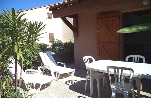 Les Ayguades House | Cozy Beachside Retreat: 2-Room Bungalow with Mezzanine, Pool, Parking, Near Shops & Sea