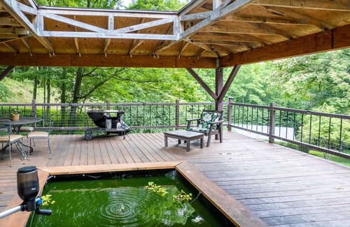 Bryson City Cabin | Cozy Bear and Bee - A Peaceful, Creekside Cabin with a Hot Tub Located Close to it All!