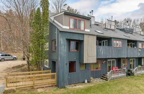 Campton Condo | Cozy Bear Mountain View Getaway