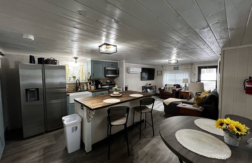 Gatlinburg - Pigeon Forge Cabin | Cozy Beary Cabin-5 mins from Gatlinburg-close to Pigeon Forge, the park & D-Wood