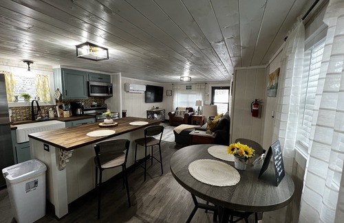 Gatlinburg - Pigeon Forge Cabin | Cozy Beary Cabin-5 mins from Gatlinburg-close to Pigeon Forge, the park & D-Wood